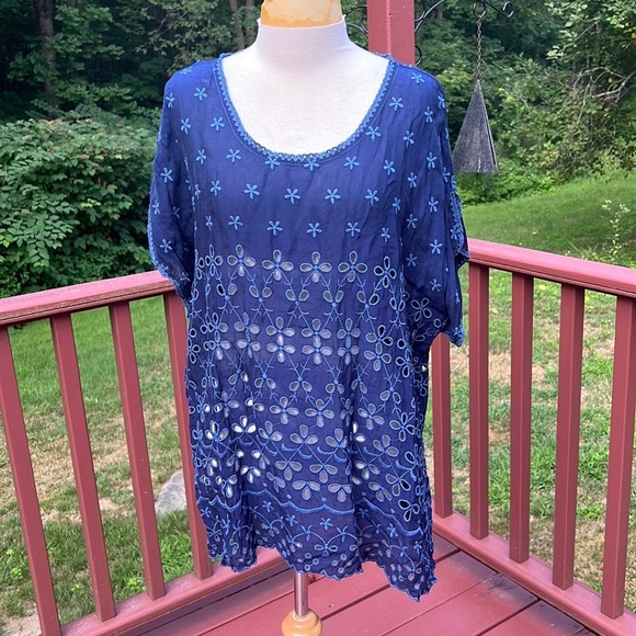 JOHNNY WAS Size XXL navy embroidered eyelet split sleeve top